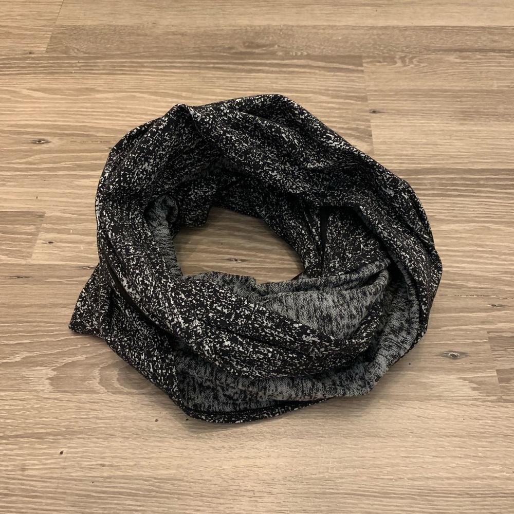 Lululemon Vinyasa Infinity Scarf